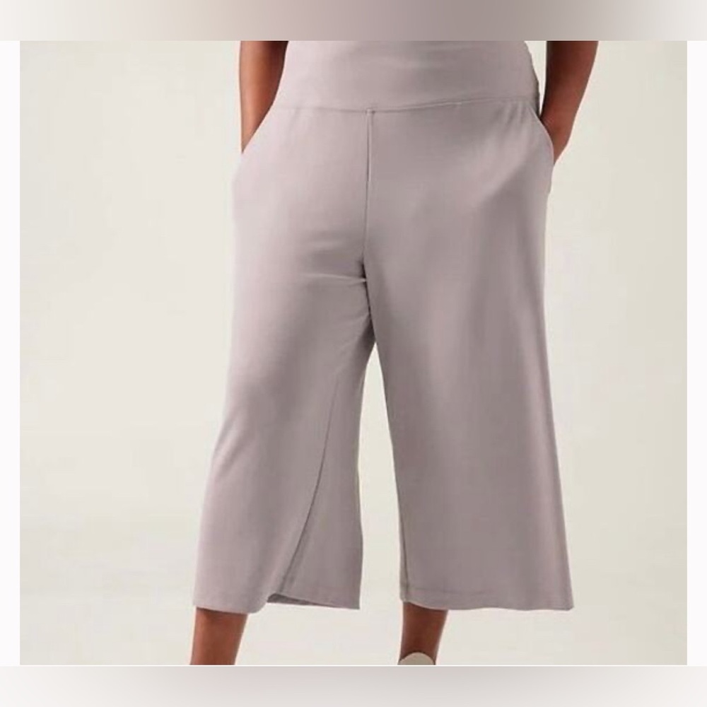 Athleta women seasift white crop pants size M